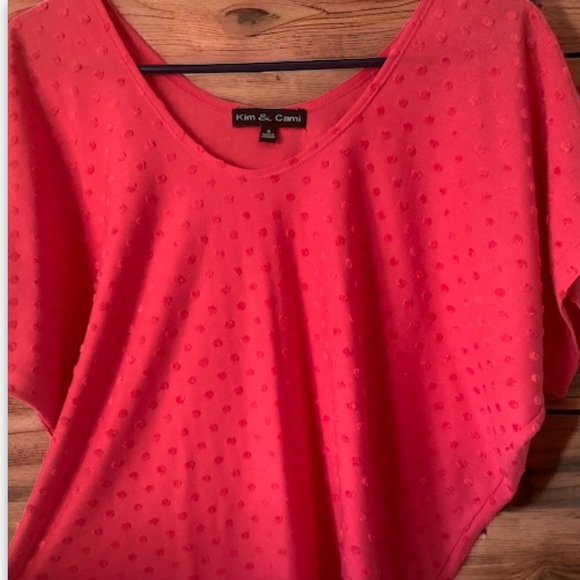 KIM AND CAMI Swiss Dot Top Bat Wing Sleeves Size SMALL - Picture 4 of 8